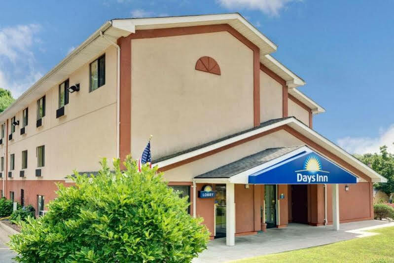 Travelodge By Wyndham Torrington Exteriör bild